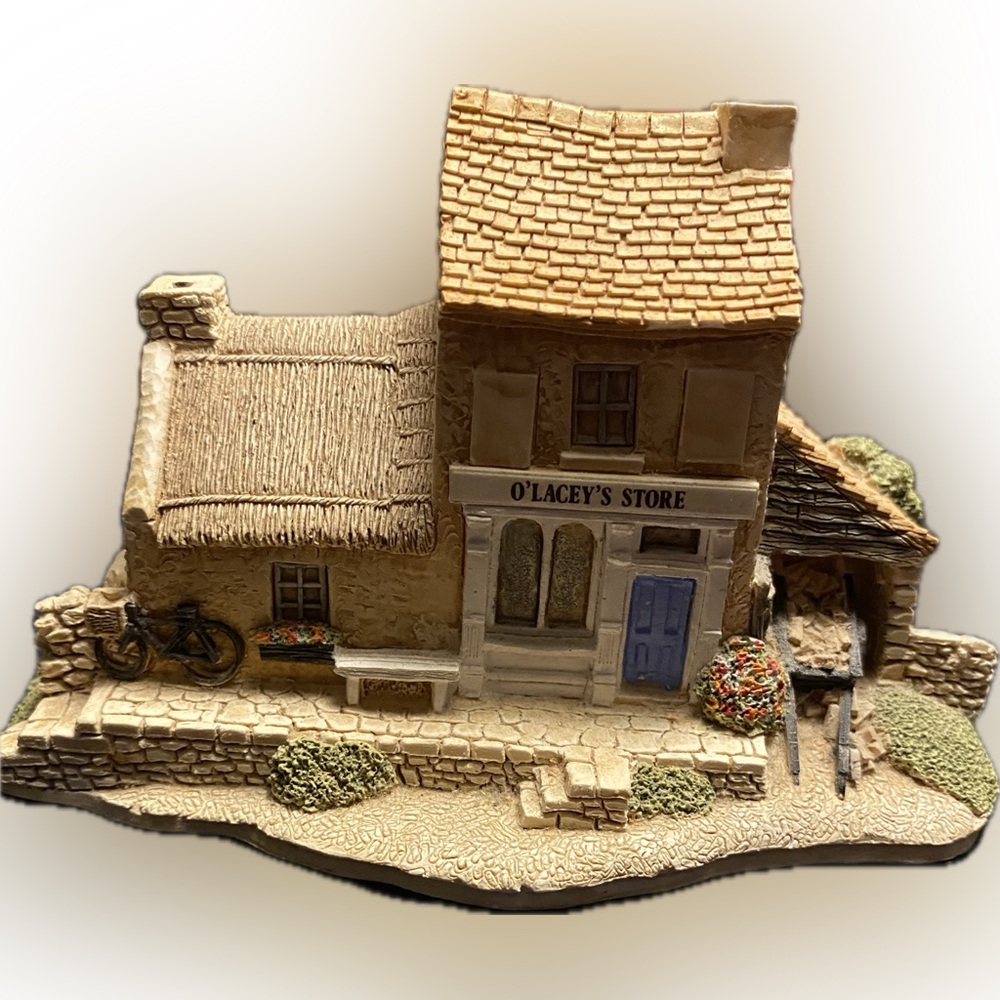 Lilliput Lane Cottage “O’Laceys Store”